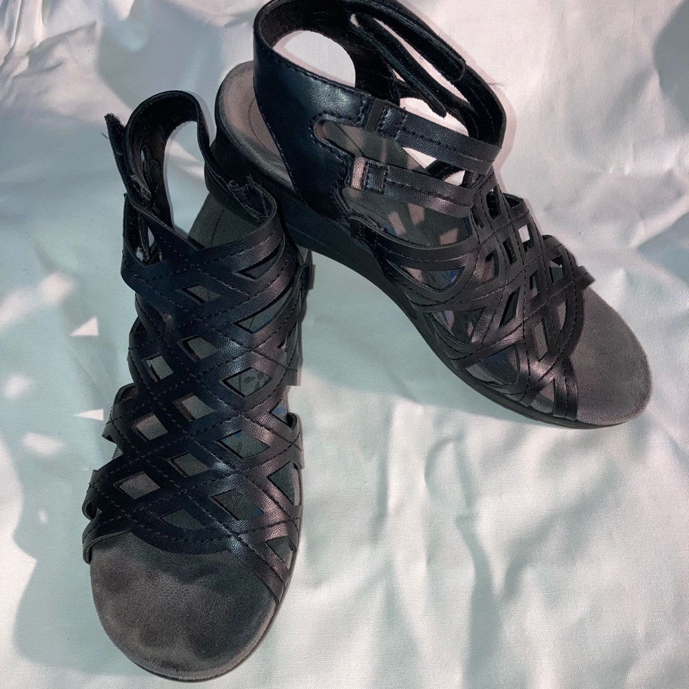 Bare Traps sandals